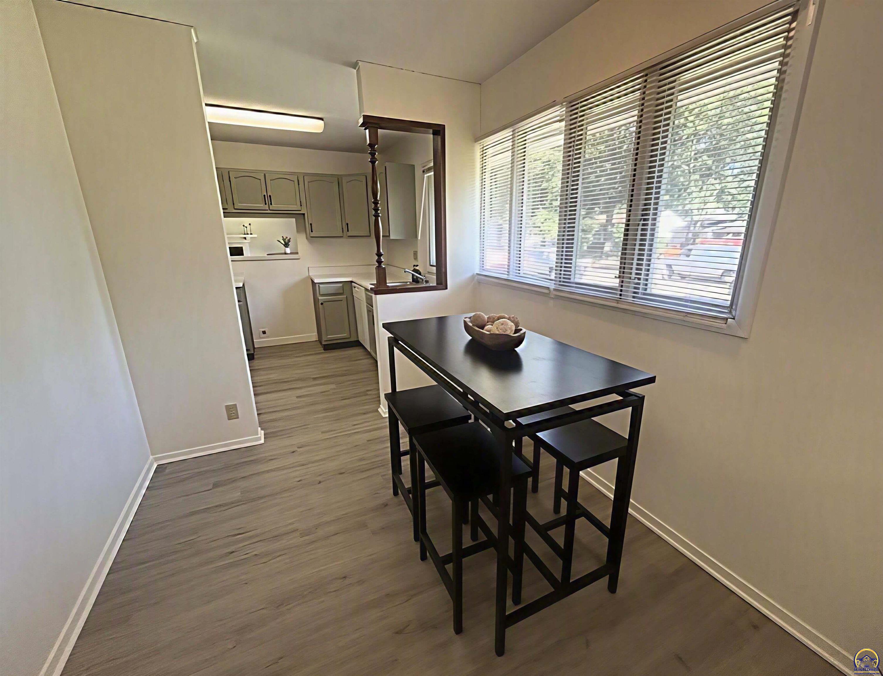4029 Southwest 28th Terrace Topeka, KS 66614 - Photo 6 of 26