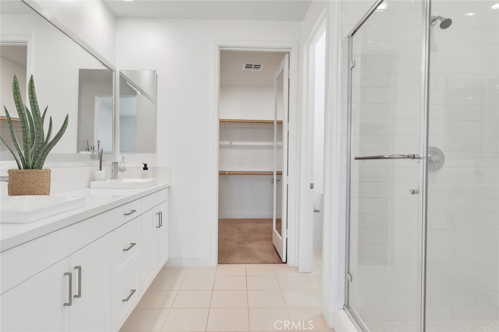 179 Terrapin Irvine, CA 92618 - Photo 22 of 46 Virtually Staged — Master bathroom