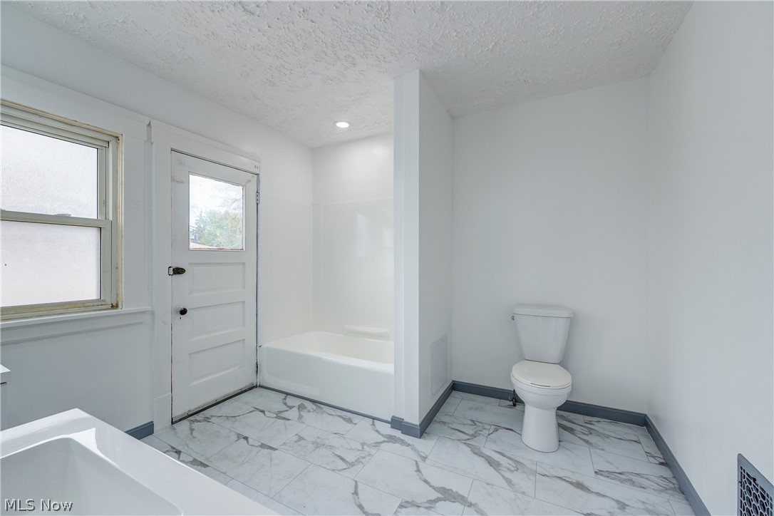 1671 Lee Road Cleveland Heights, OH 44118 - Photo 12 of 49