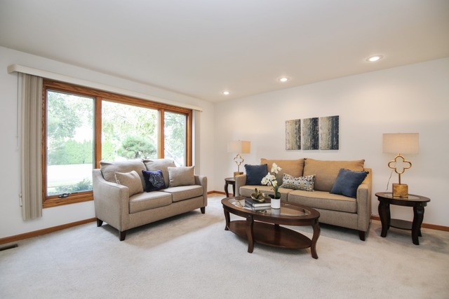 721 Garth Road Wheeling, IL 60090 - Photo 2 of 12 Gallery Image 2
