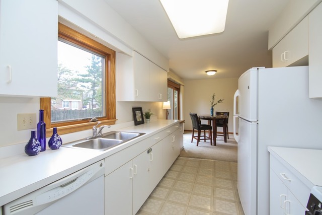 721 Garth Road Wheeling, IL 60090 - Photo 4 of 12 Gallery Image 4