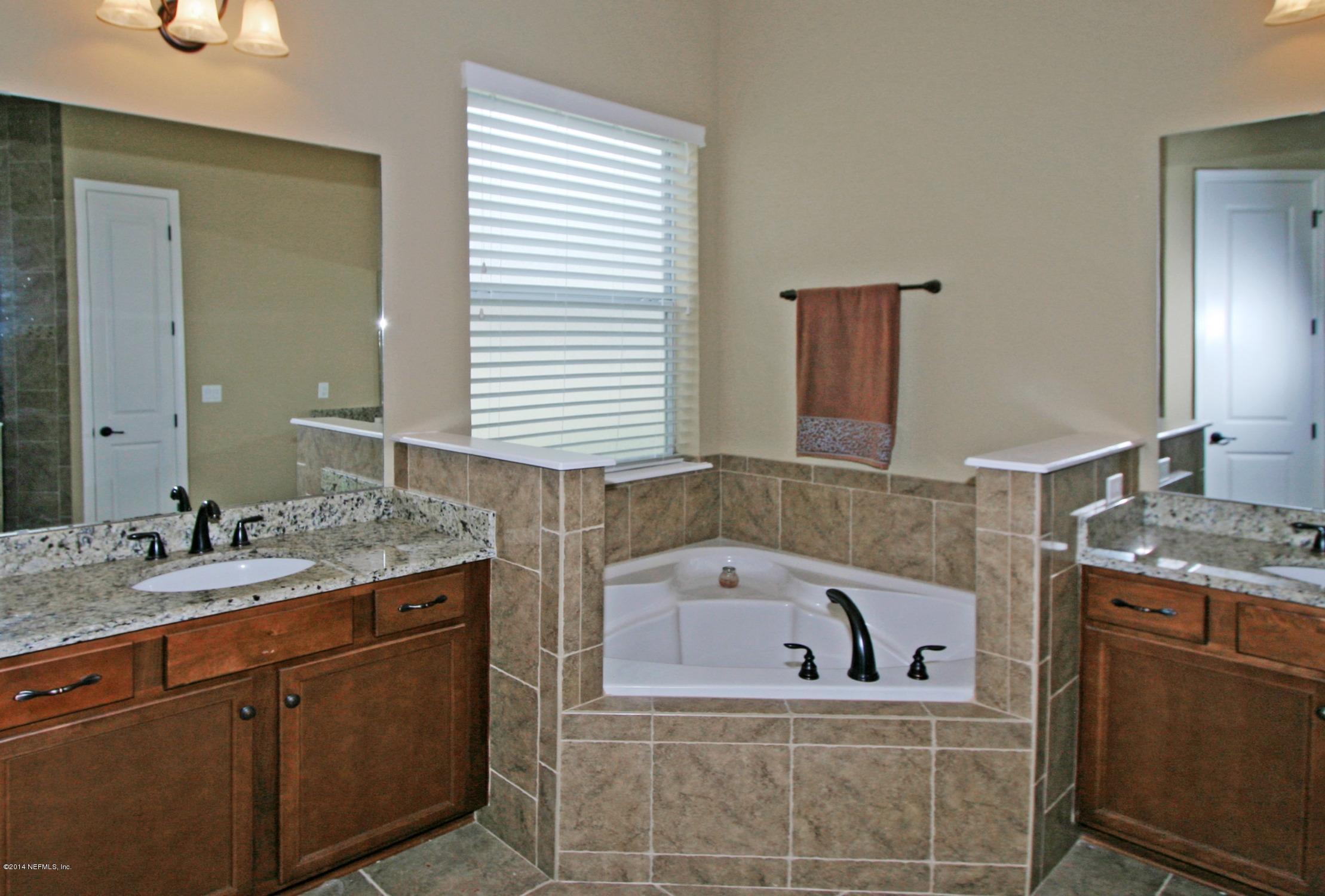 485 Porta Rosa Circle St. Augustine, FL 32092 - Photo 18 of 32 master_bathroom_1