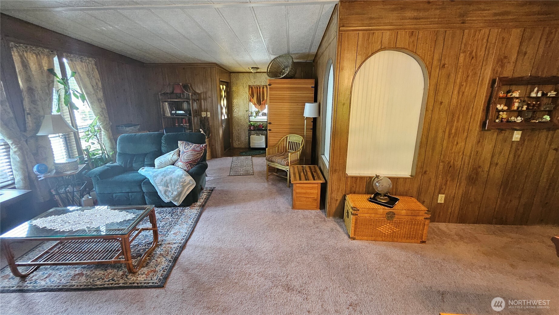 5600 Mt Solo Road, Unit 161 Longview, WA 98632 - Photo 13 of 17 a living room with furniture