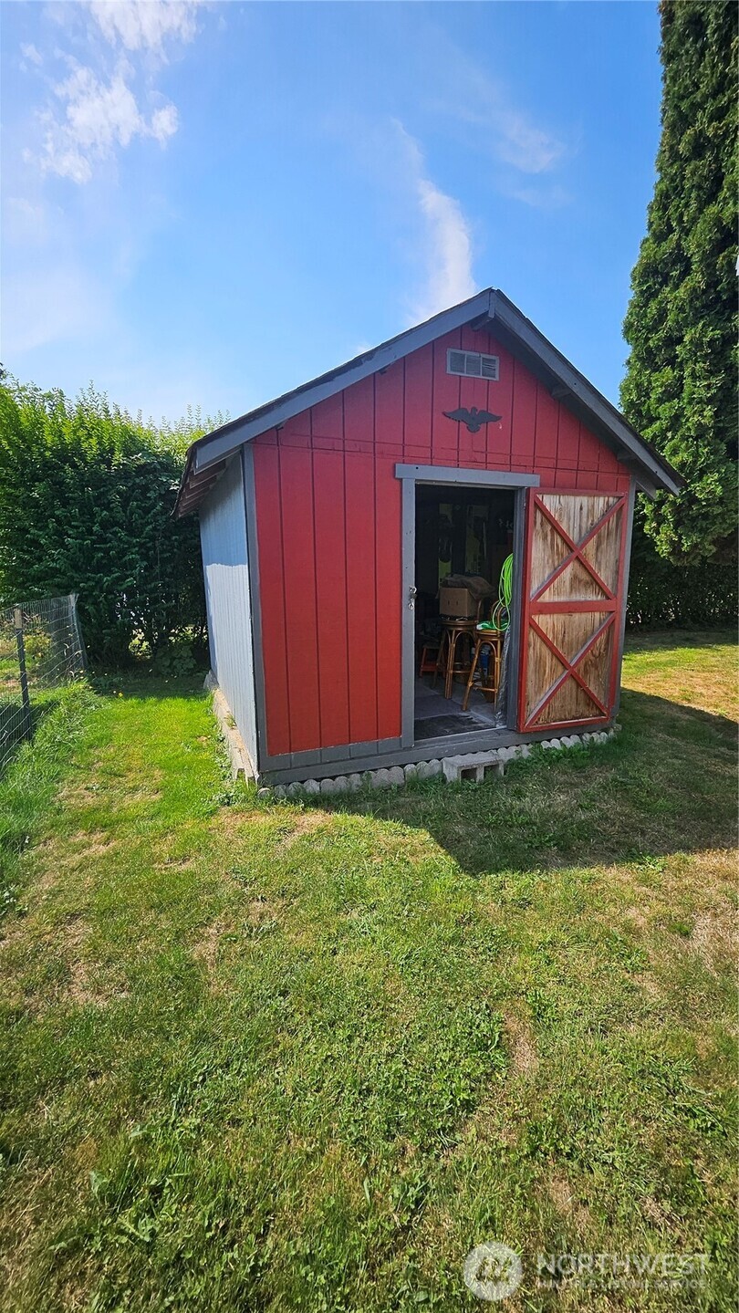 5600 Mt Solo Road, Unit 161 Longview, WA 98632 - Photo 3 of 17 a view of a backyard with potted plants and large tree