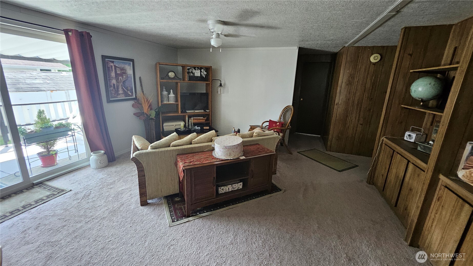 5600 Mt Solo Road, Unit 161 Longview, WA 98632 - Photo 6 of 17 a room with furniture and window