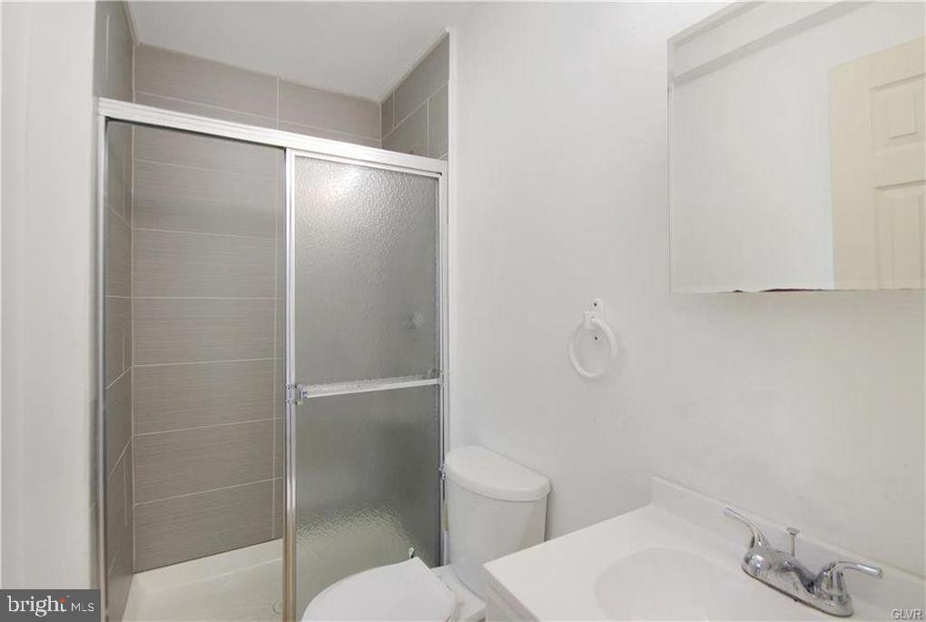 516 Carlton Avenue Bethlehem, PA 18015 - Photo 10 of 12 a bathroom with a shower and toilet