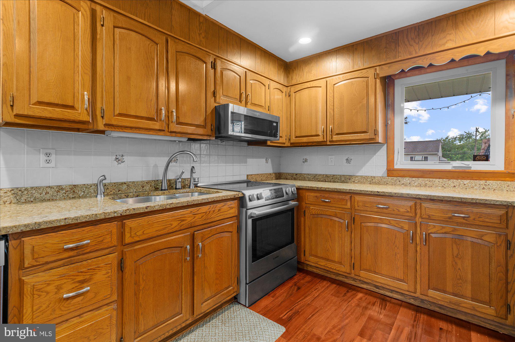 721 Auburn Road Fairless Hills, PA 19030 - Photo 11 of 30 Granite countertops and double sink