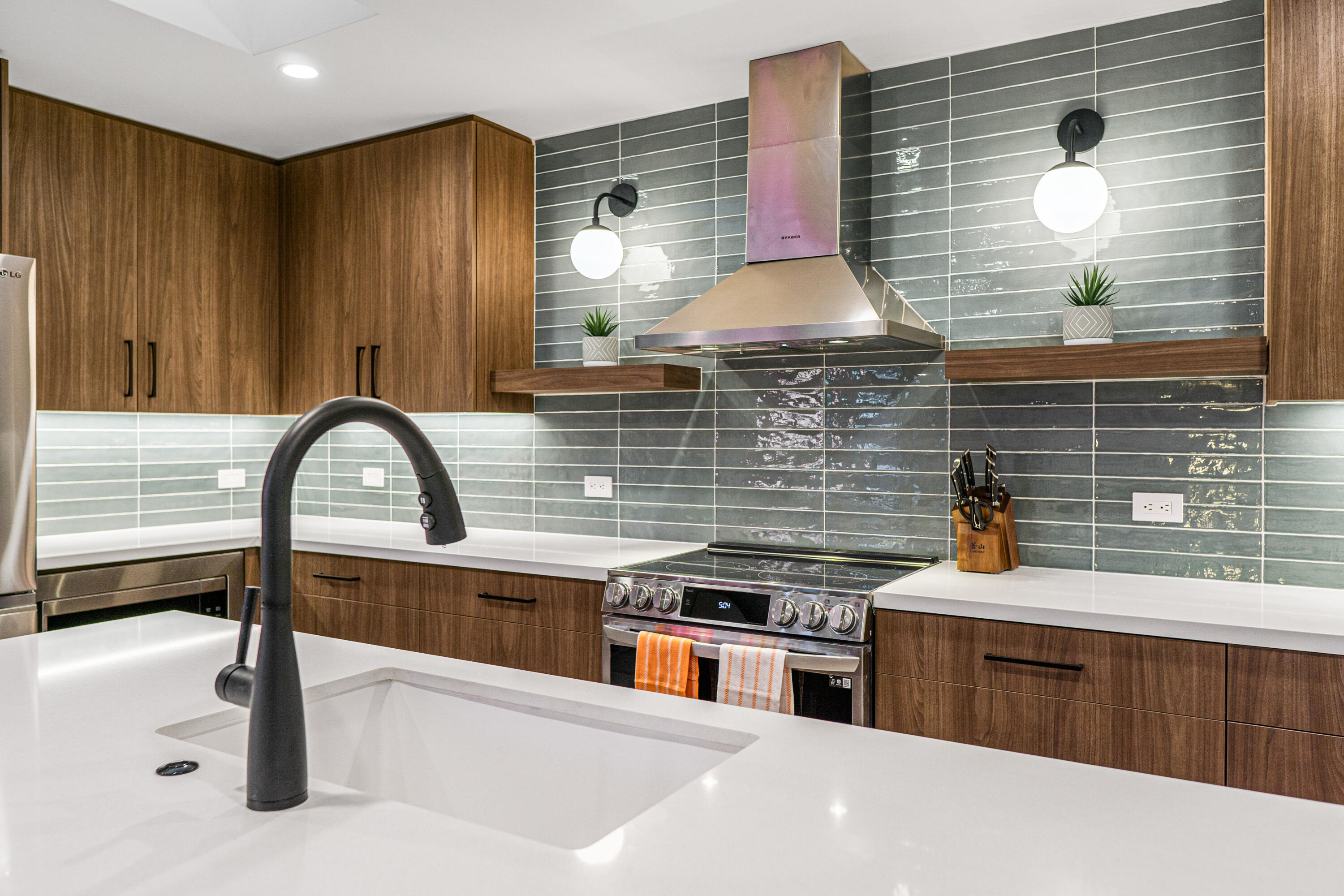 130 West Racquet Club Road, Unit 308 Palm Springs, CA 92262 - Photo 19 of 47 Kitchen