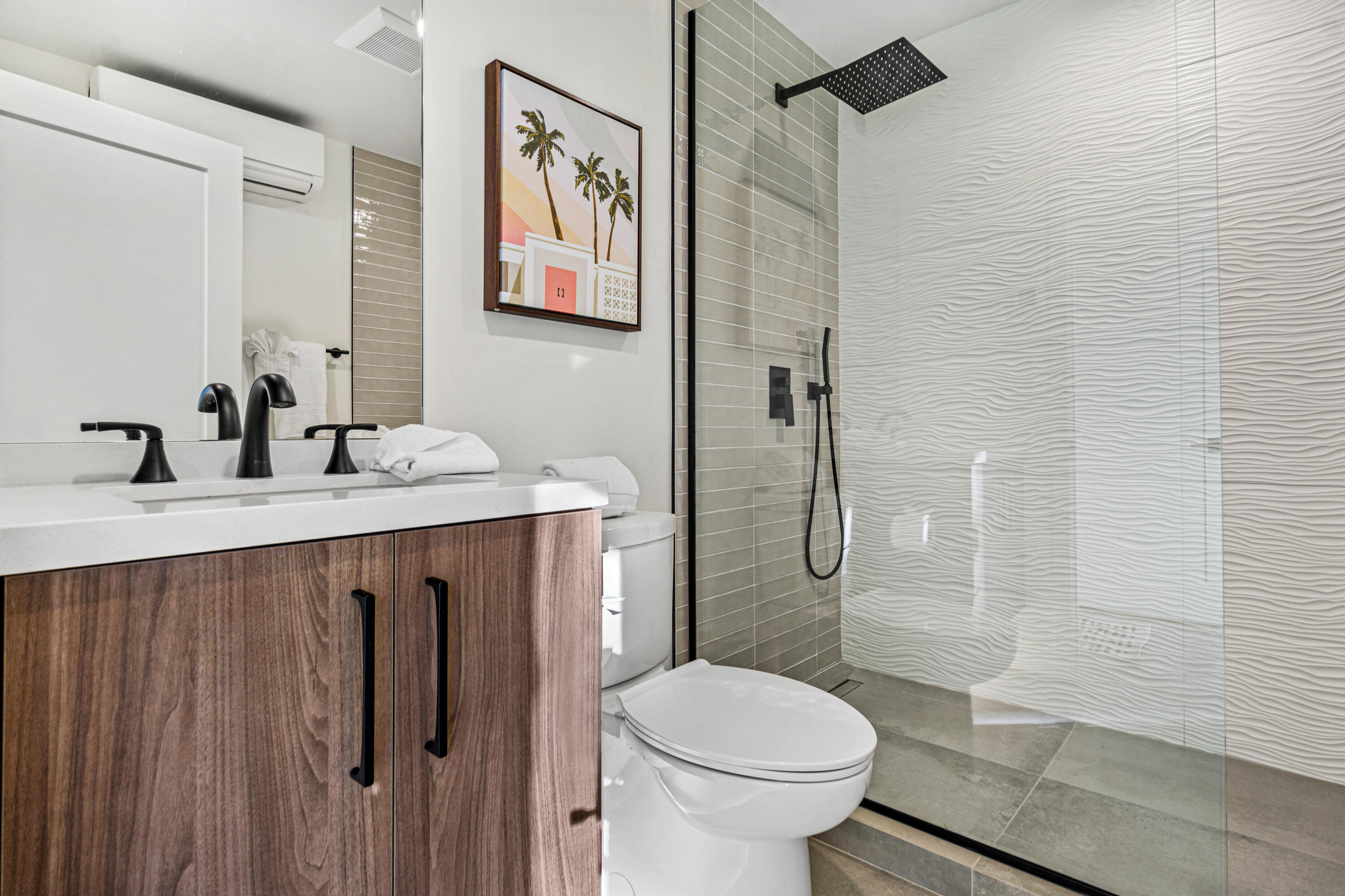 130 West Racquet Club Road, Unit 308 Palm Springs, CA 92262 - Photo 34 of 47 Guest Bathroom
