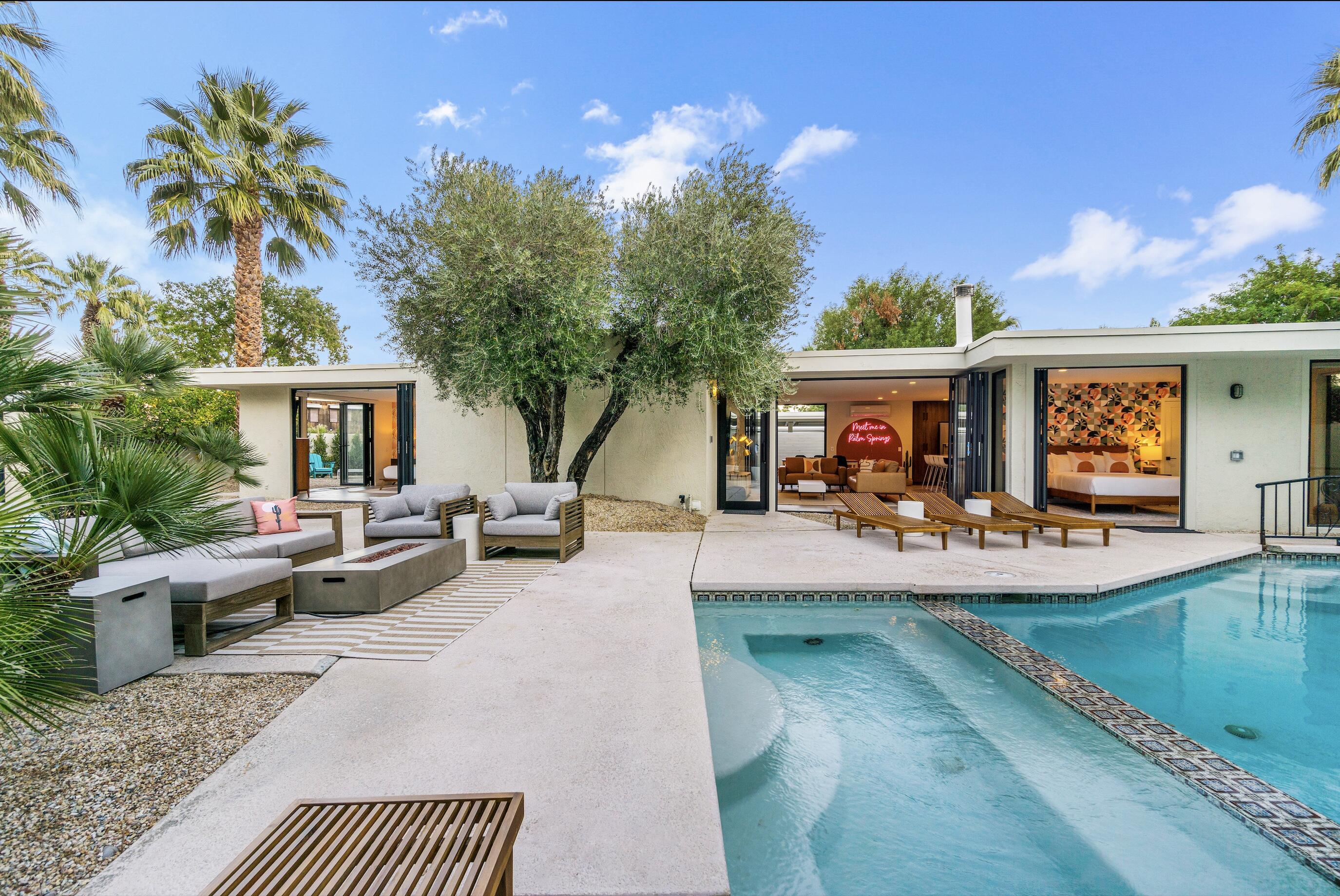 130 West Racquet Club Road, Unit 308 Palm Springs, CA 92262 - Photo 37 of 47 Private Yard / Pool