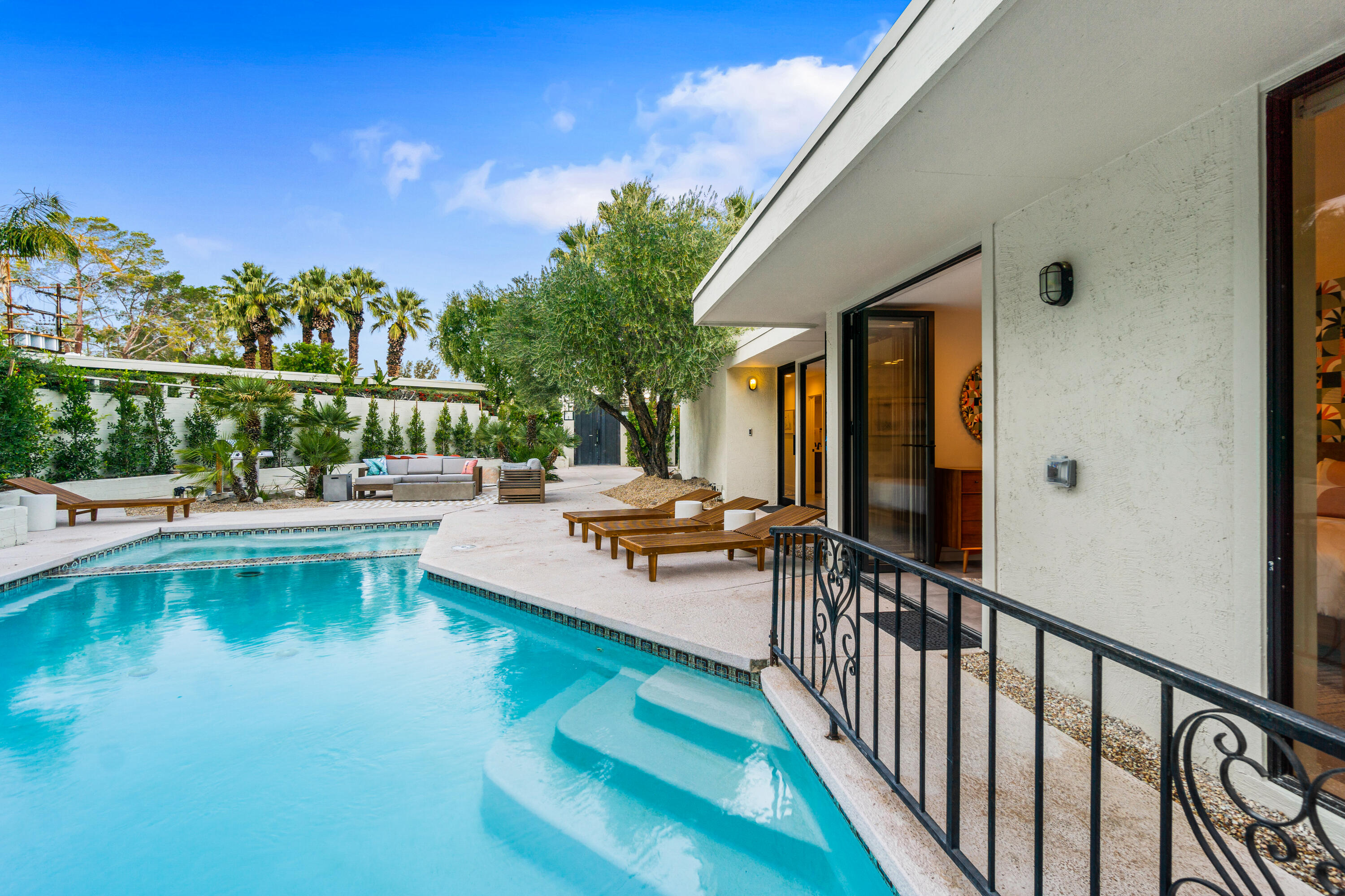 130 West Racquet Club Road, Unit 308 Palm Springs, CA 92262 - Photo 39 of 47 Private Yard / Pool