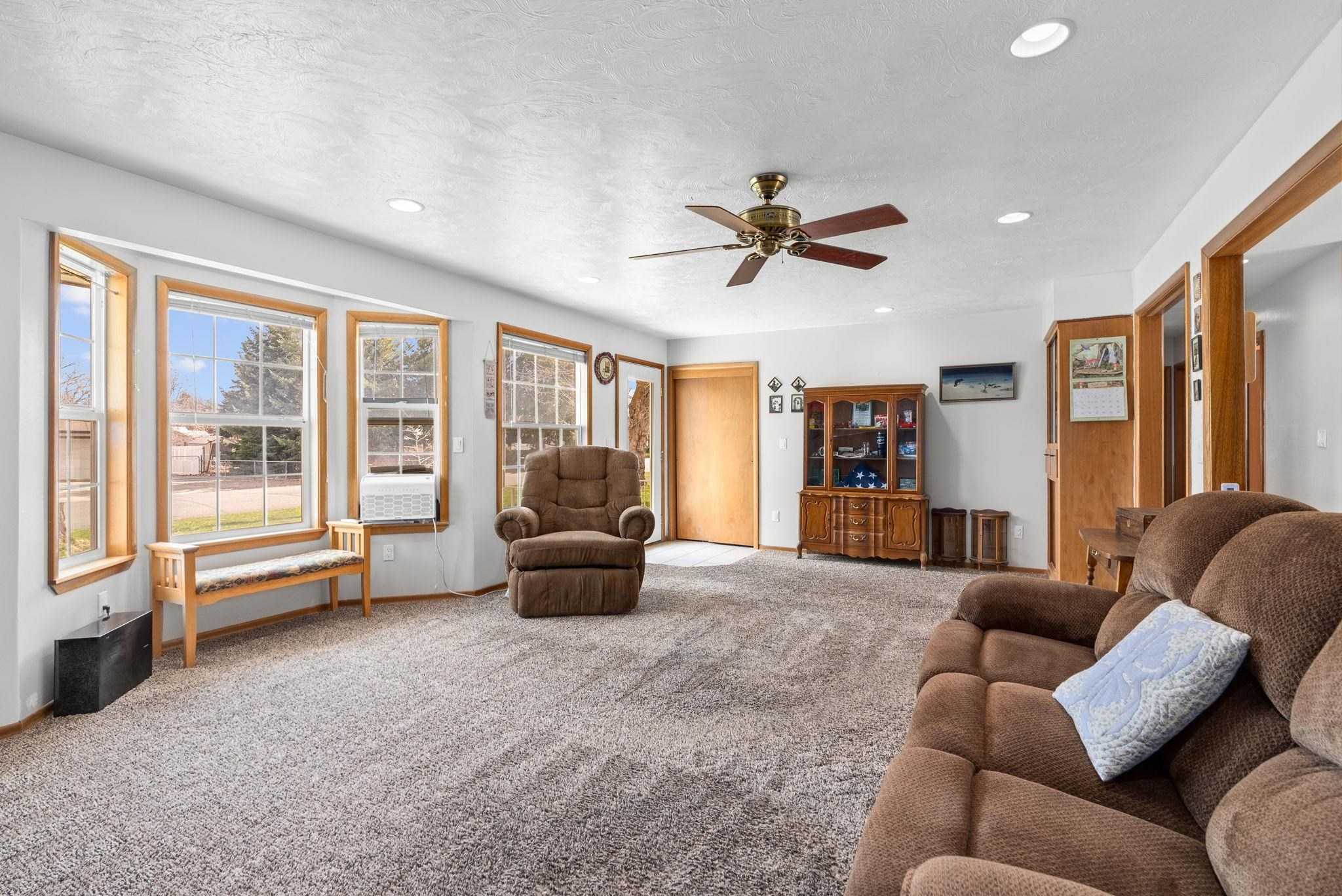 706 South Virginia Road Spokane Valley, WA 99216 - Photo 4 of 35