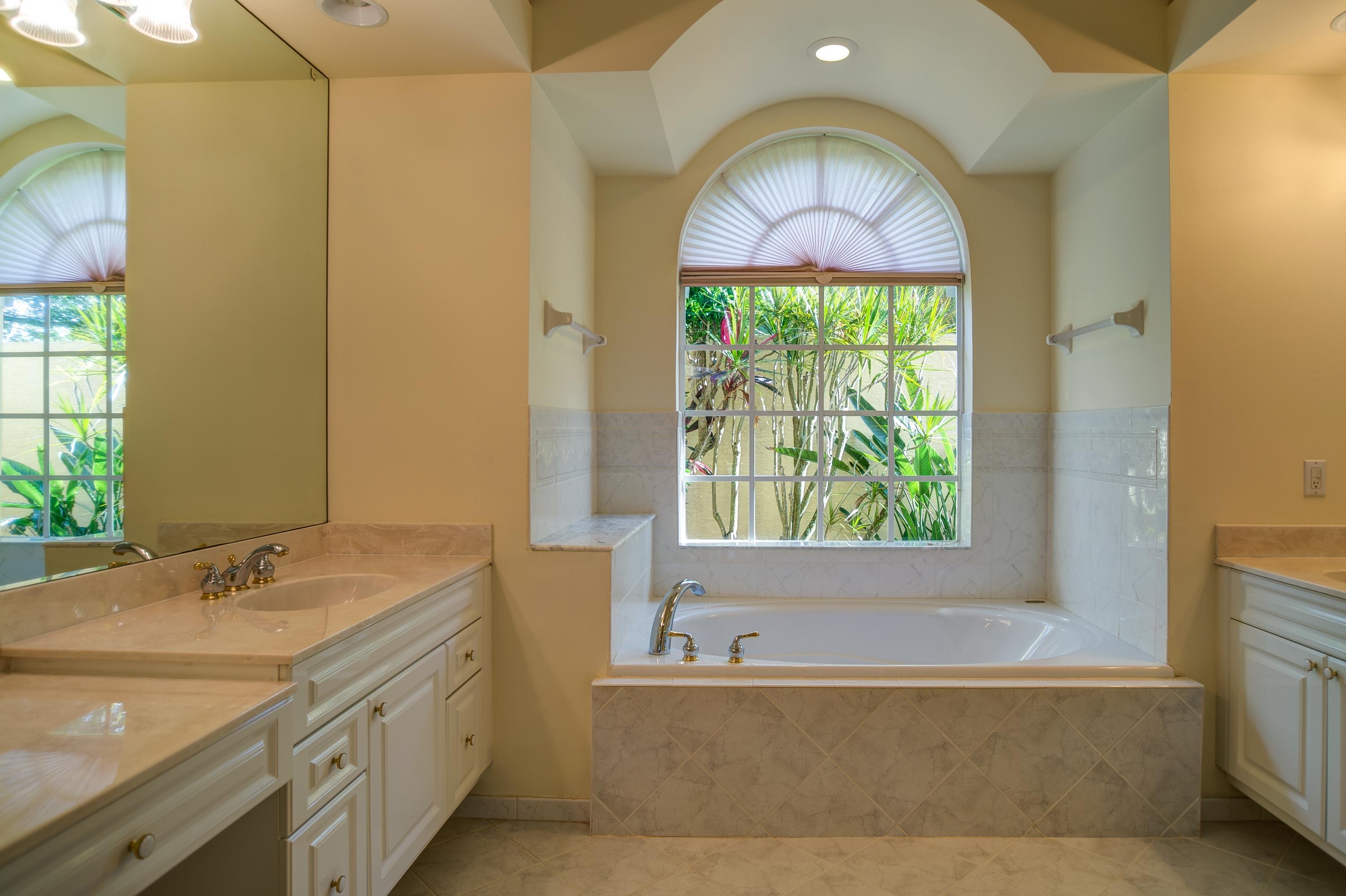 18928 Southeast Loxahatchee River Road Jupiter, FL 33458 - Photo 11 of 33 Master bath