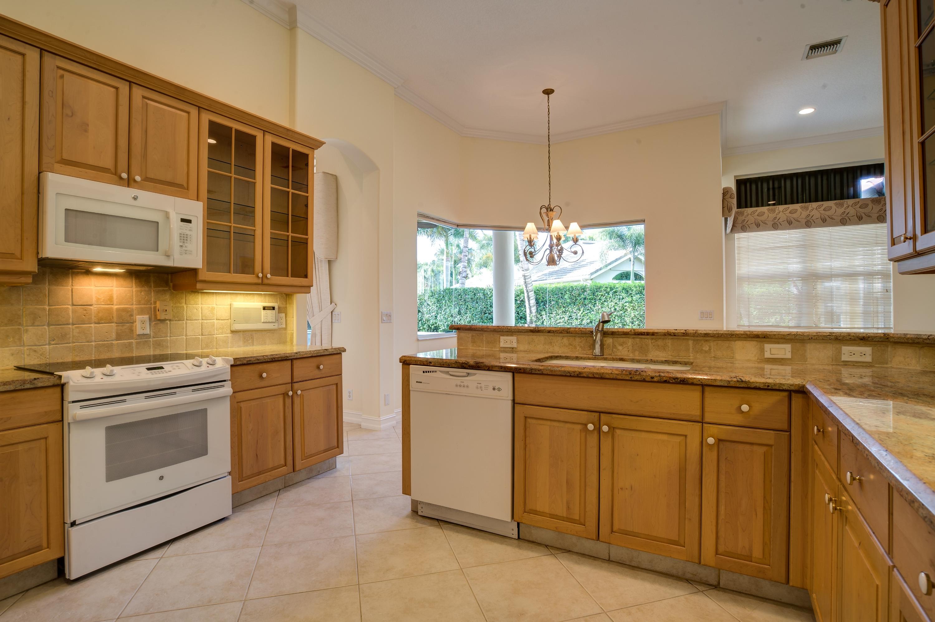18928 Southeast Loxahatchee River Road Jupiter, FL 33458 - Photo 13 of 33 Kitchen