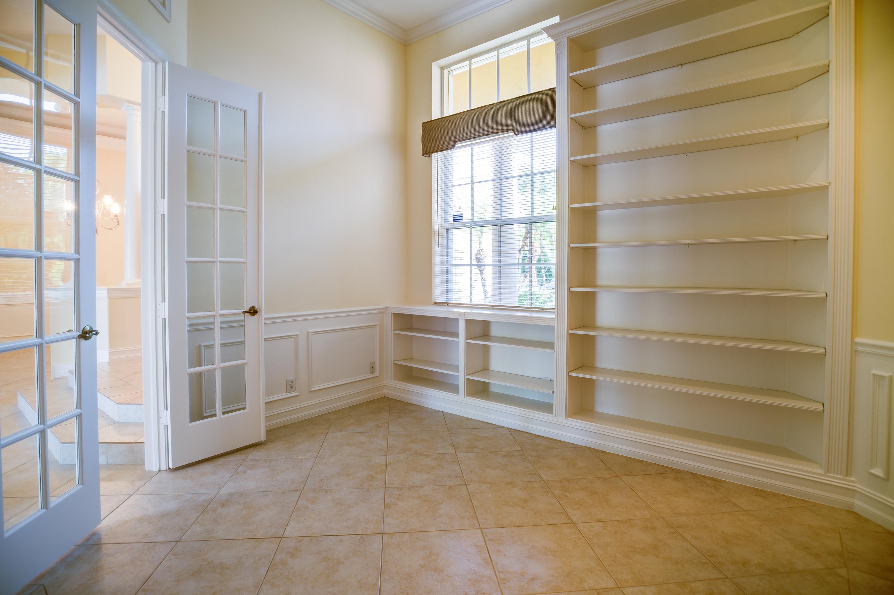 18928 Southeast Loxahatchee River Road Jupiter, FL 33458 - Photo 19 of 33 Library or office