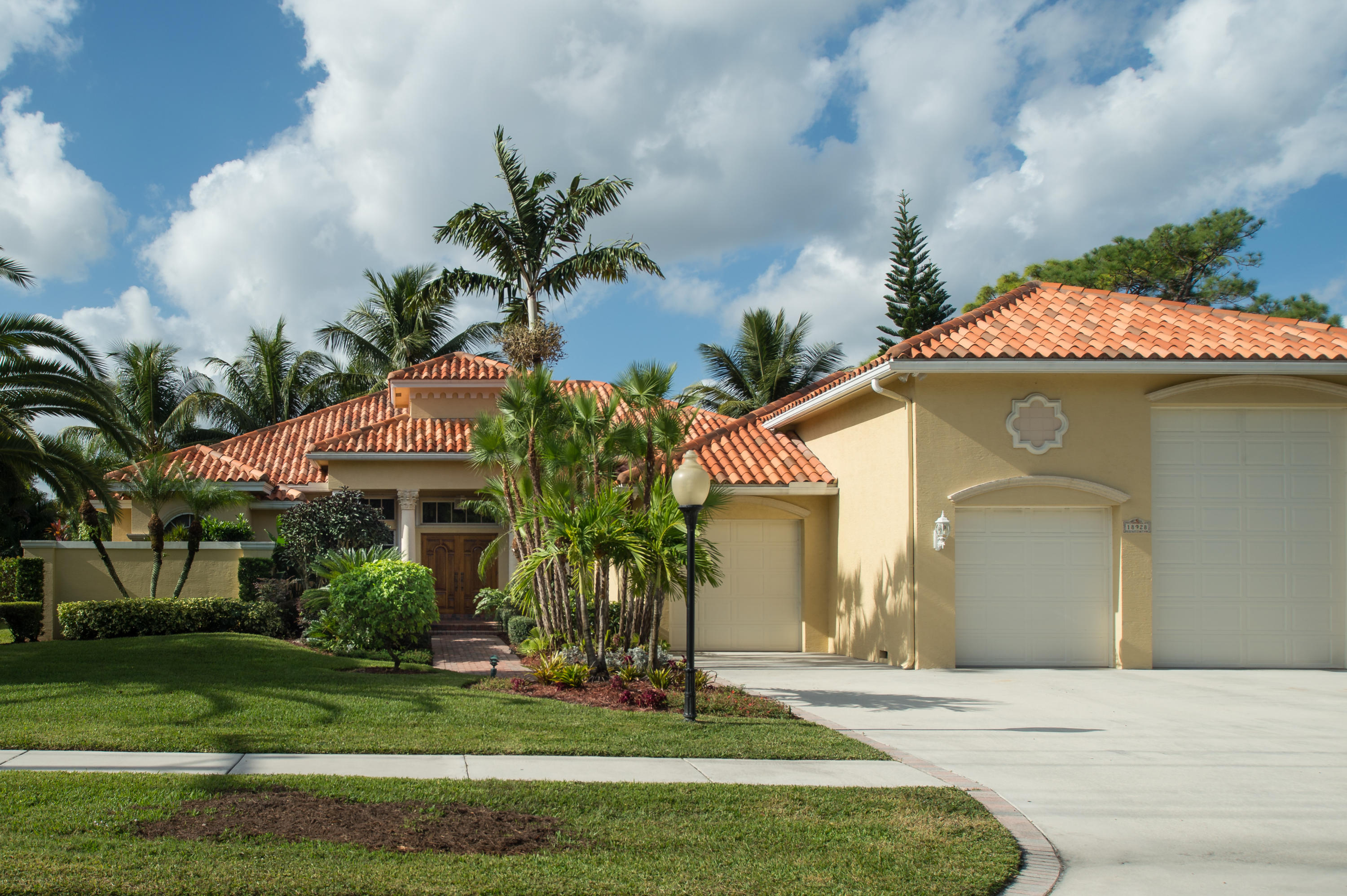 18928 Southeast Loxahatchee River Road Jupiter, FL 33458 - Photo 2 of 33 Front