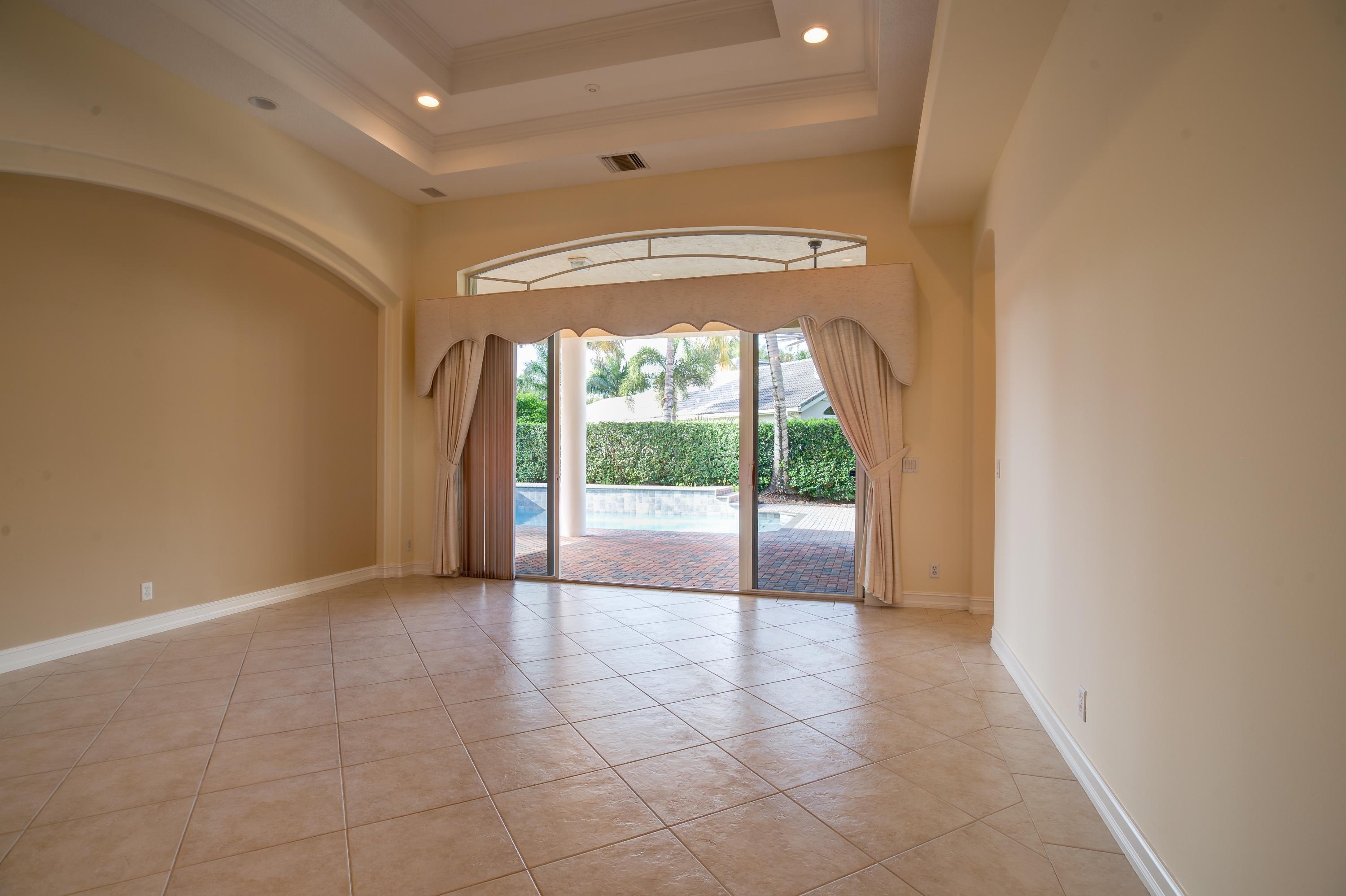 18928 Southeast Loxahatchee River Road Jupiter, FL 33458 - Photo 5 of 33 Living room