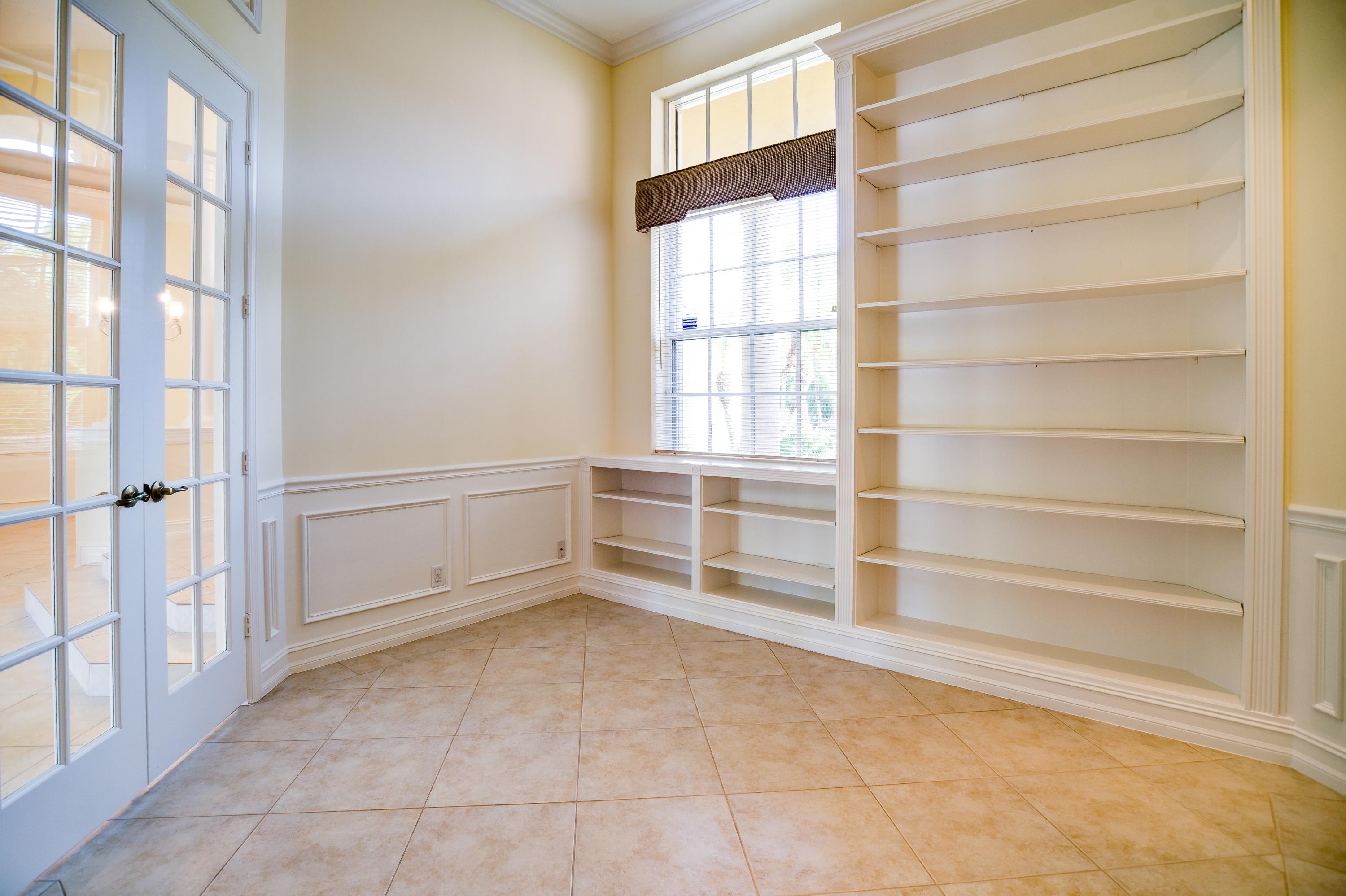 18928 Southeast Loxahatchee River Road Jupiter, FL 33458 - Photo 8 of 33 library or office