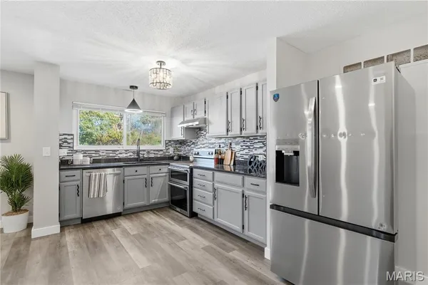 $285,000 | 1 Hazelnut Court, Florissant, MO 63033