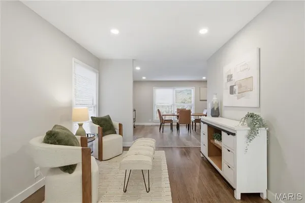 $285,000 | 1 Hazelnut Court, Florissant, MO 63033