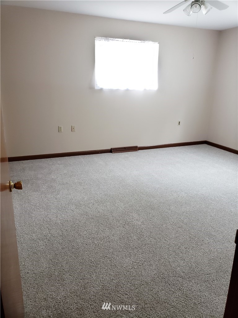 4108 Petersville Road Northeast Bremerton, WA 98310 - Photo 11 of 29 Gallery Image 11