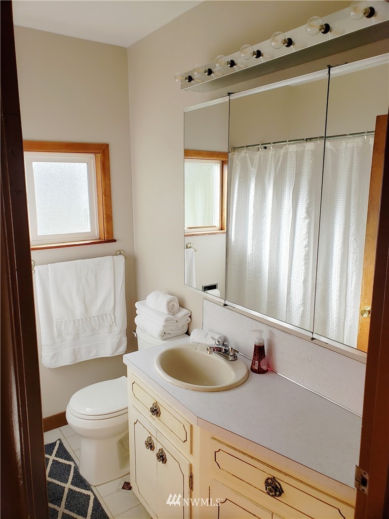 4108 Petersville Road Northeast Bremerton, WA 98310 - Photo 13 of 29 Gallery Image 13