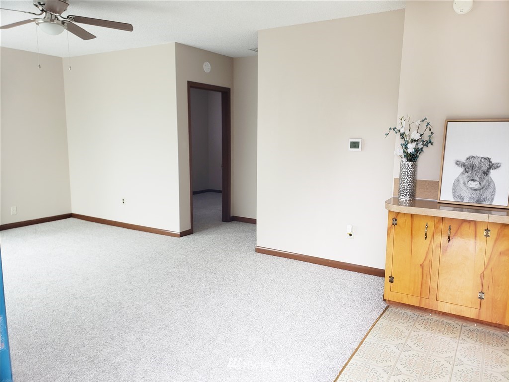 4108 Petersville Road Northeast Bremerton, WA 98310 - Photo 5 of 29 Gallery Image 5