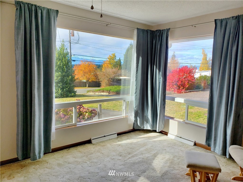 4108 Petersville Road Northeast Bremerton, WA 98310 - Photo 6 of 29 Gallery Image 6