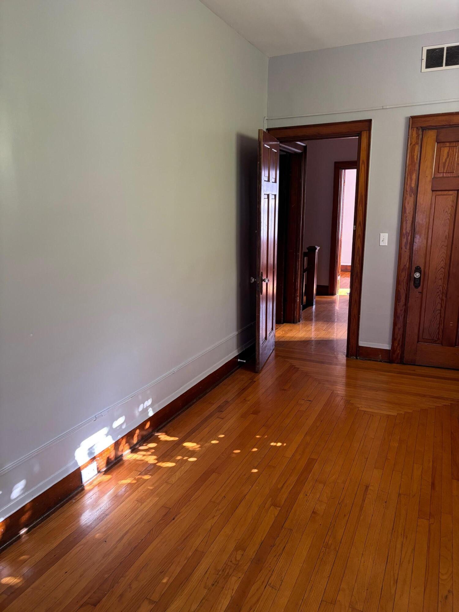 1802 Holman Street Covington, KY 41014 - Photo 8 of 12