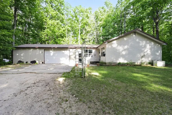 $199,900 | 4087 Hillandale Circle, Elmira, MI 49730