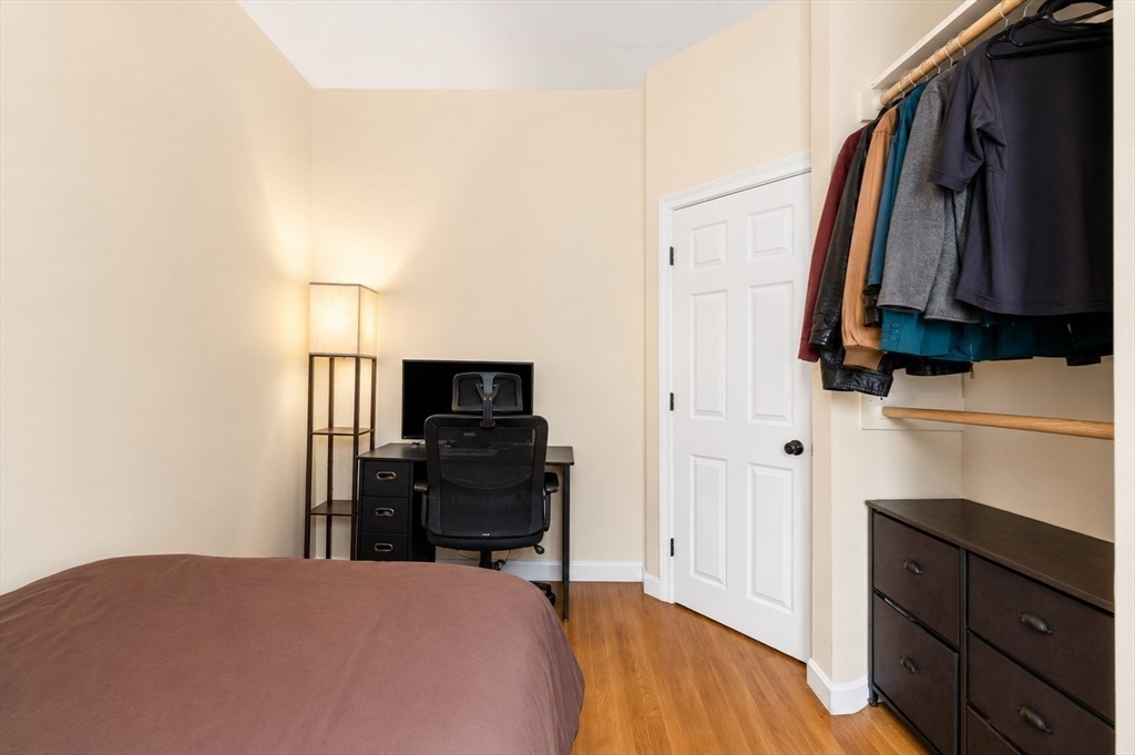 28 Phillips Street, Unit 1 Boston, MA 02114 - Photo 8 of 12