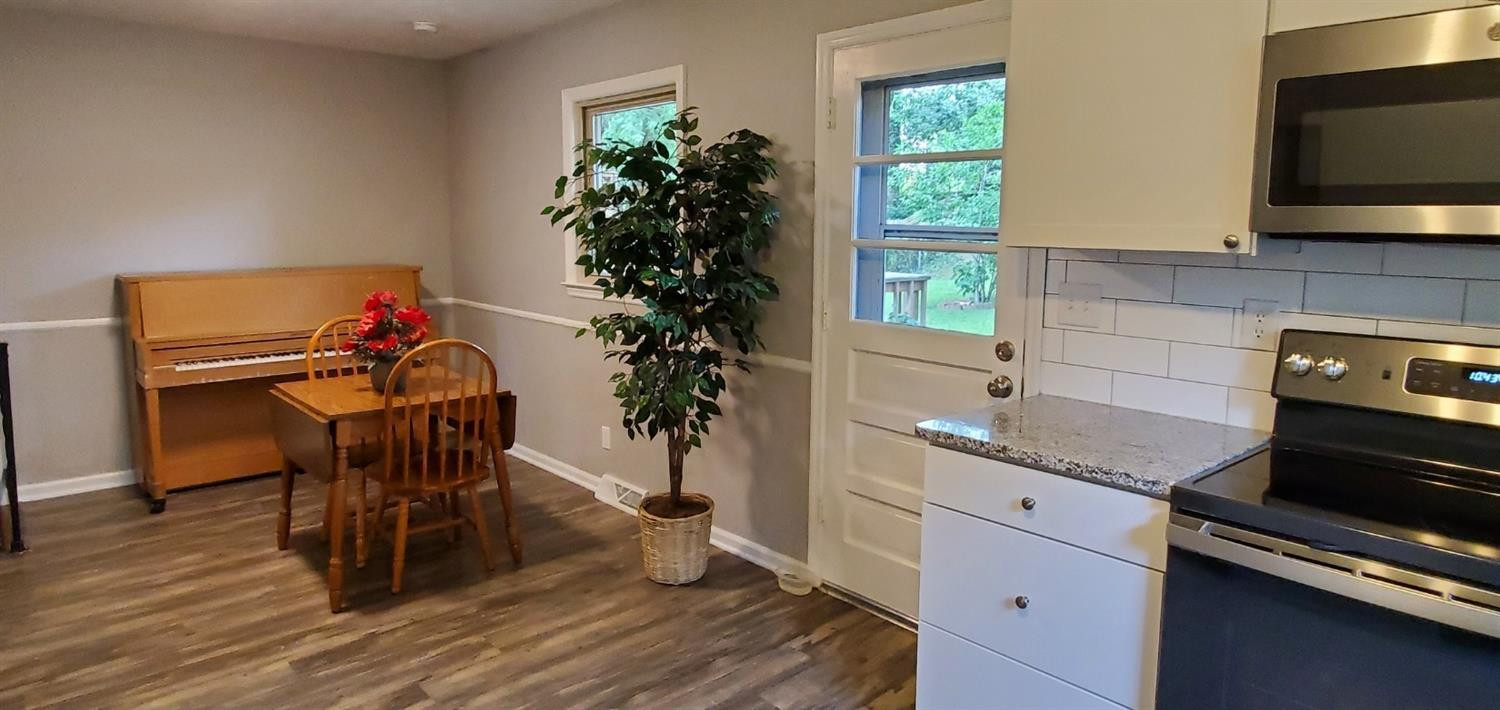 3435 Saybrook Road Lexington, KY 40503 - Photo 8 of 34 DINING AREA, NEW FLOORS!