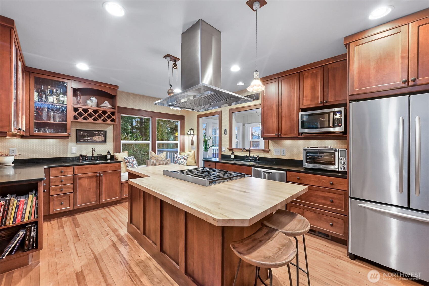 945 Chuckanut Mountain Drive Bellingham, WA 98229 - Photo 2 of 40