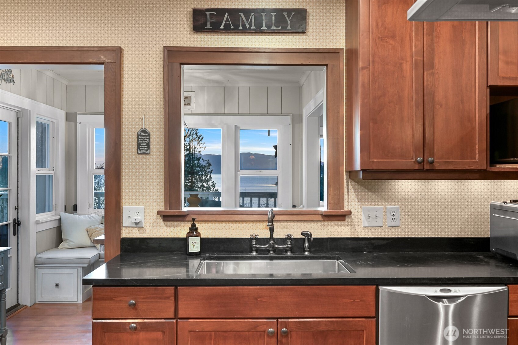 945 Chuckanut Mountain Drive Bellingham, WA 98229 - Photo 7 of 40