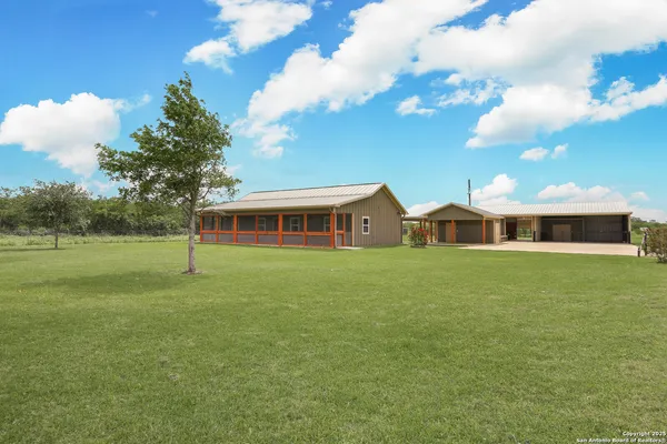 $549,000 | 891 Hopkinsville Road, Cuero, TX 77954