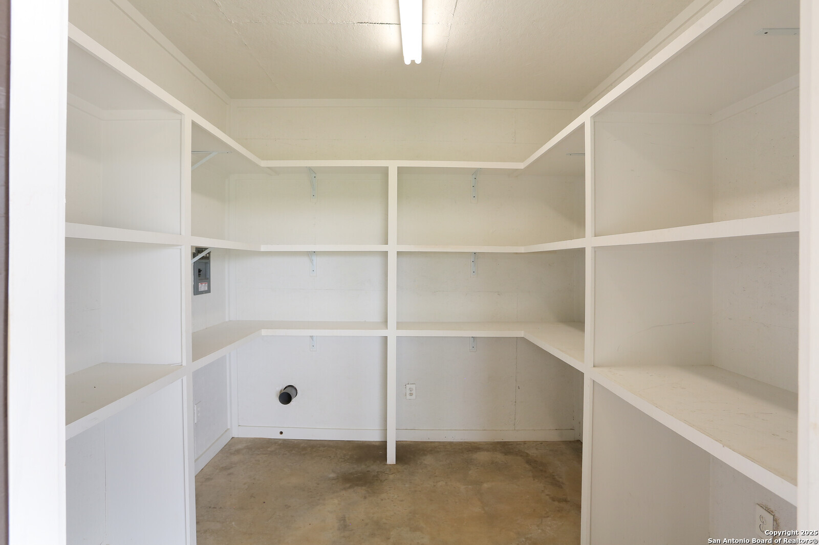 891 Hopkinsville Road Cuero, TX 77954 - Photo 19 of 36 a view of an empty walk in closet