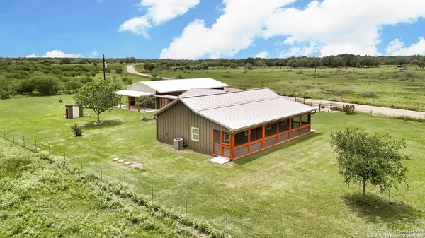 $549,000 | 891 Hopkinsville Road, Cuero, TX 77954