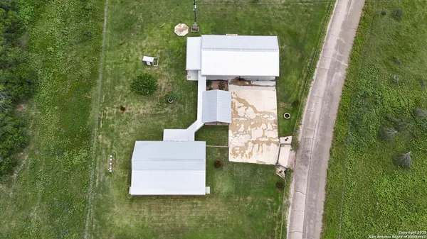 $549,000 | 891 Hopkinsville Road, Cuero, TX 77954