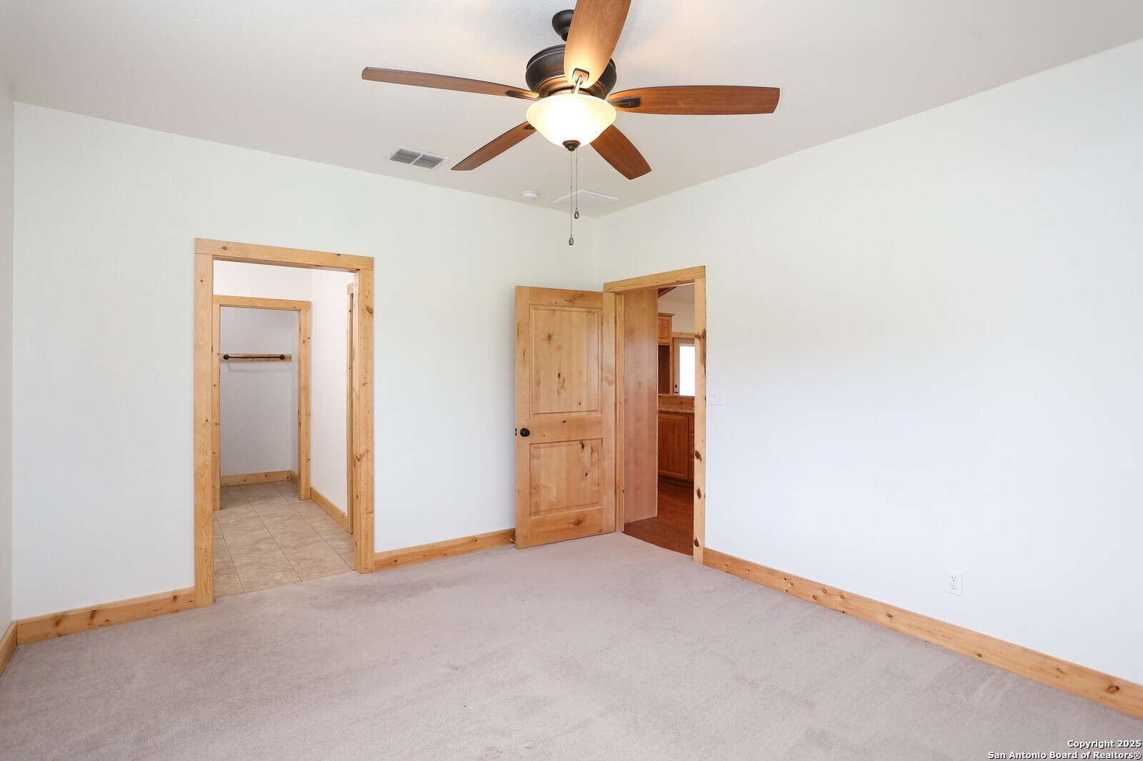 891 Hopkinsville Road Cuero, TX 77954 - Photo 10 of 36 an empty room with closet and a ceiling fan