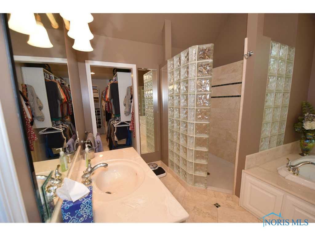 5945 South Berkey Southern Road Whitehouse, OH 43571 - Photo 13 of 20 Master Bath/Spa.