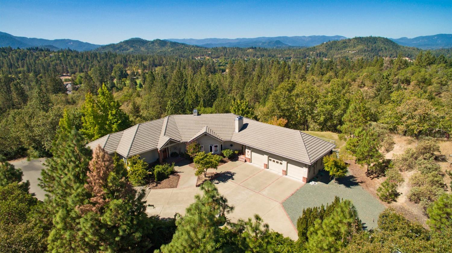 668 Espey Road Grants Pass, OR 97527 - Photo 1 of 34 Primary Photo