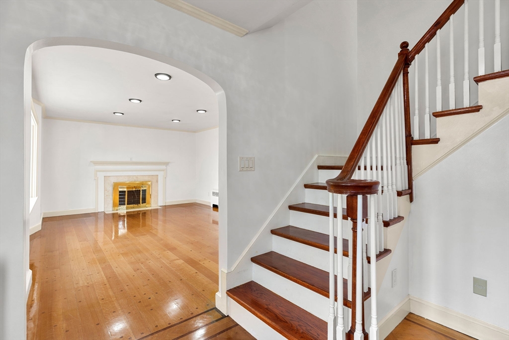 30 Ridge Avenue Lynn, MA 01905 - Photo 4 of 33 Gallery Image 4