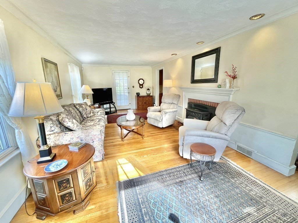 89 Wexford Street Springfield, MA 01118 - Photo 4 of 38 a living room with furniture and a table