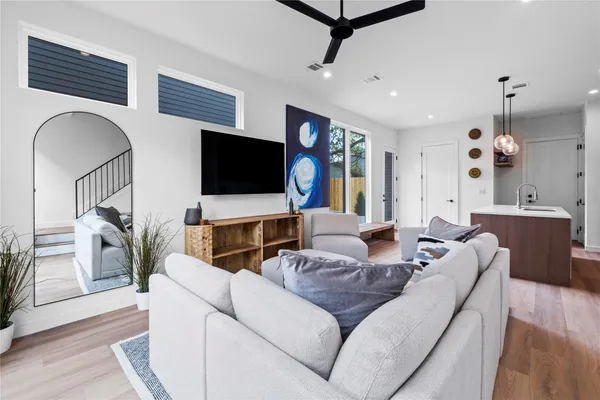 $3,950 | 506 Krebs Lane, Unit 3, Austin, TX 78704