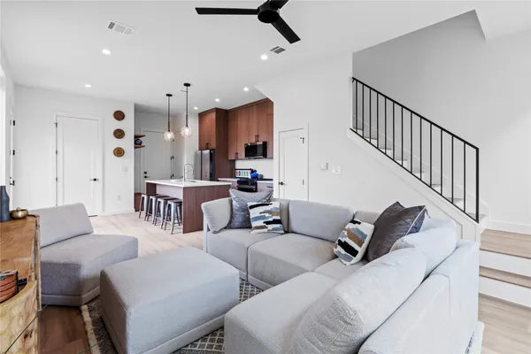 $3,950 | 506 Krebs Lane, Unit 3, Austin, TX 78704