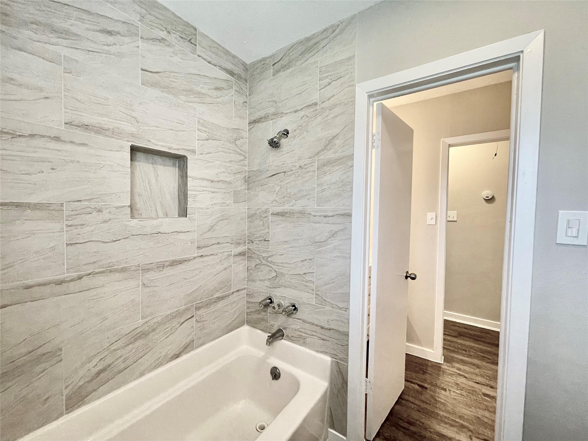 1827 Neuman La Marque, TX 77568 - Photo 15 of 23 a bathroom with a bathtub