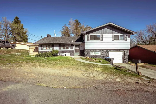 $365,000 | 875 Washo Lane, Susanville, CA 96130
