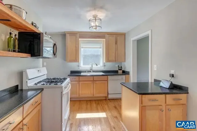 $3,000 | 1601 Del Mar Drive, Charlottesville, VA 22903