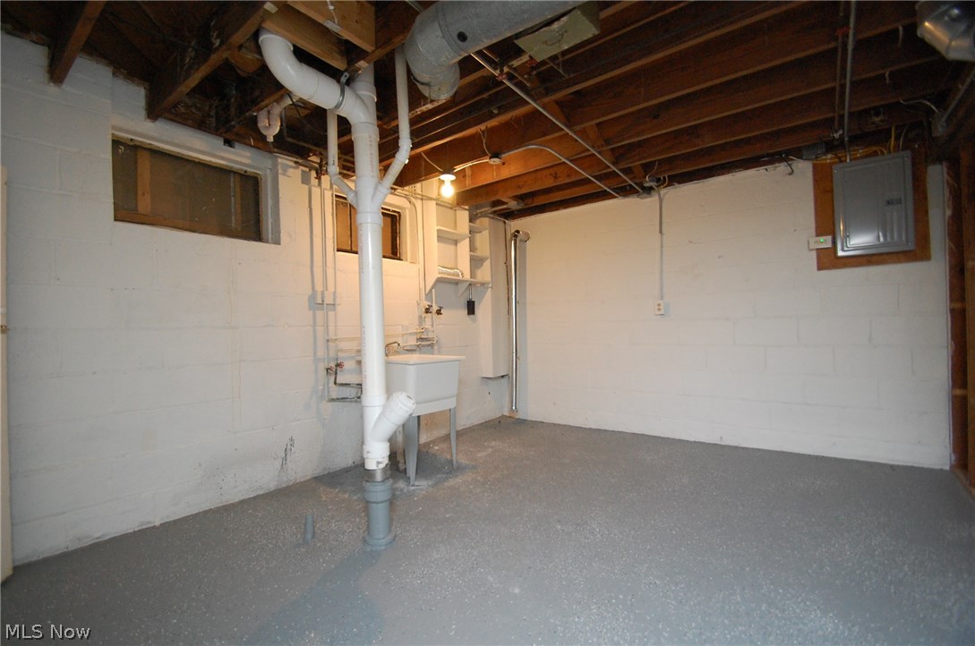 805 South Green Road Cleveland, OH 44121 - Photo 16 of 17