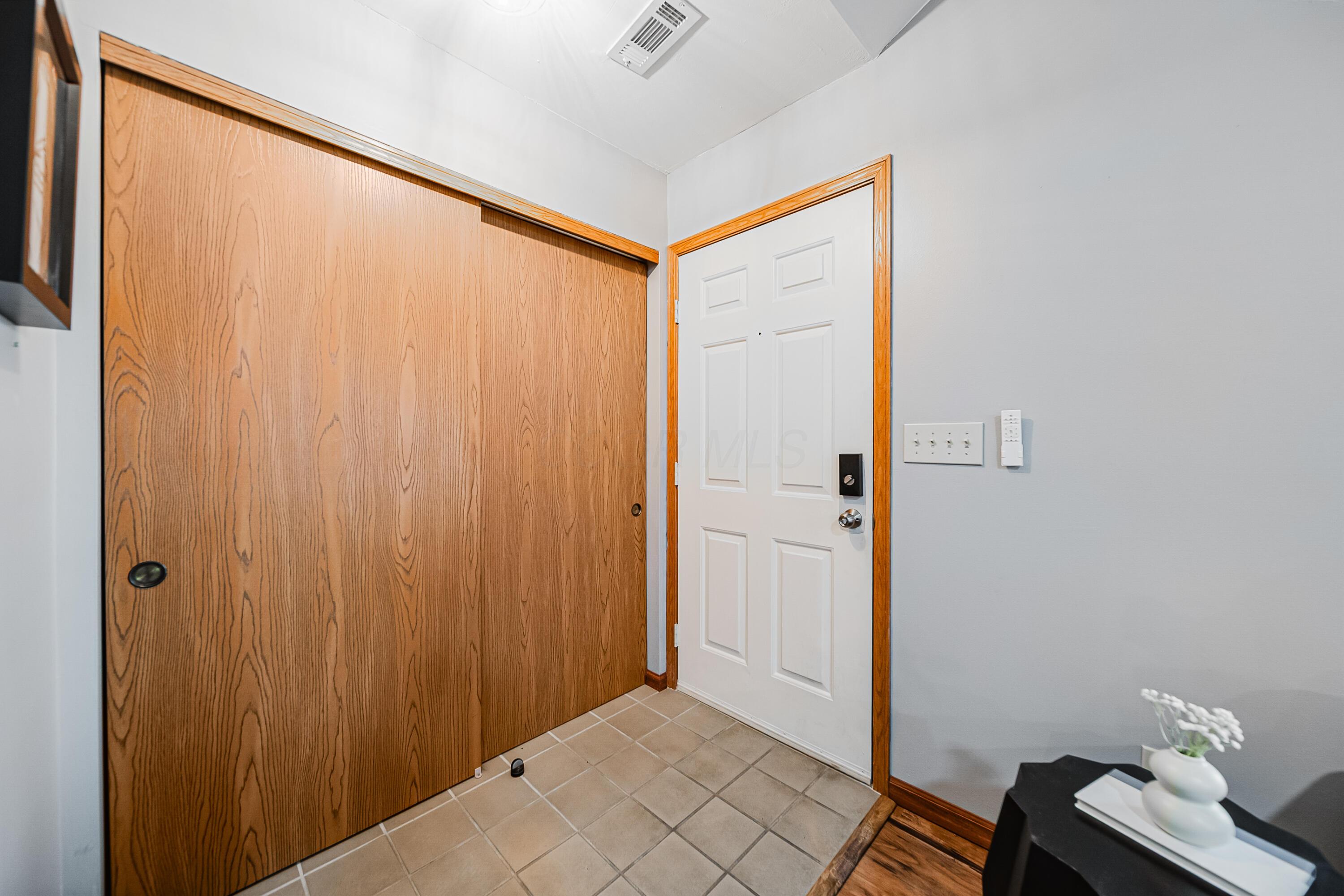 1237 Dunhurst Street Circleville, OH 43113 - Photo 7 of 39 Entry